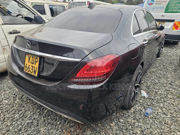 Mercedes-Benz C200 2018 Black