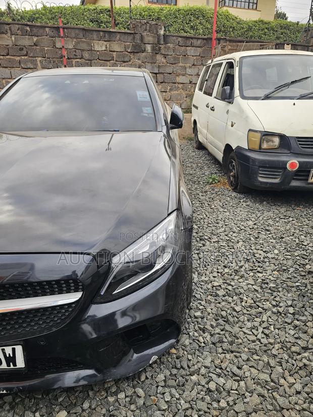 Mercedes-Benz C200 2018 Black