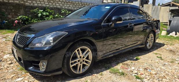 Toyota Crown 2011 Black