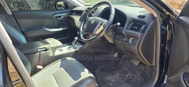 Toyota Crown 2011 Black