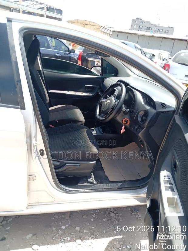 Toyota Vitz 1.0 FWD 5dr 2018 Silver