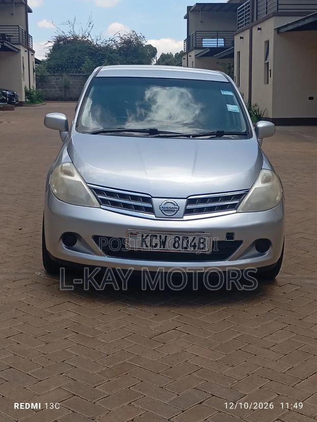 Nissan Tiida 2012 Silver