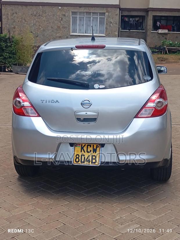Nissan Tiida 2012 Silver