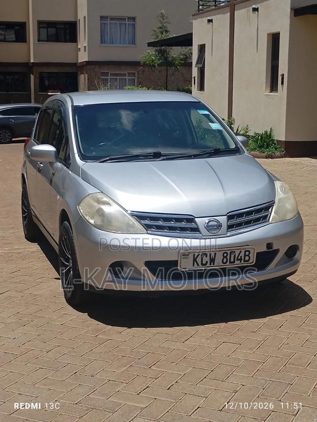 Nissan Tiida 2012 Silver