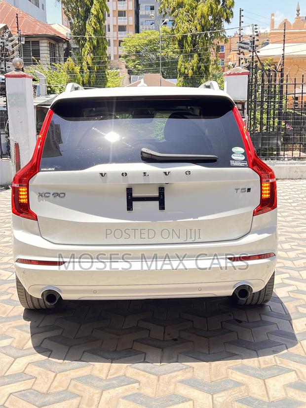 Volvo XC90 T5 Momentum AWD 2019 White
