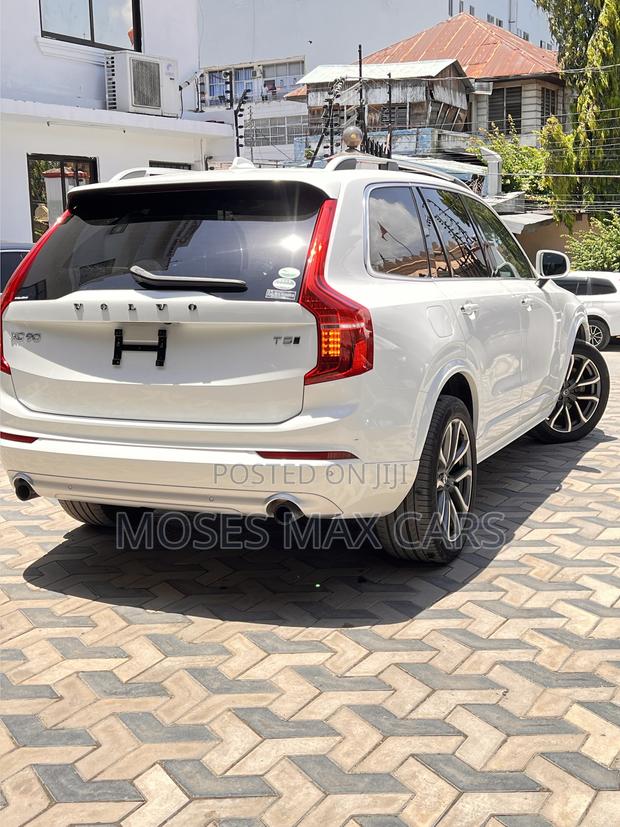 Volvo XC90 T5 Momentum AWD 2019 White