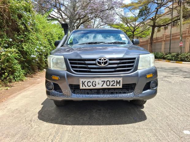 Toyota Hilux 2015 Gray