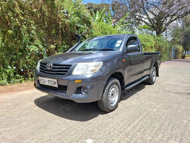 Toyota Hilux 2015 Gray