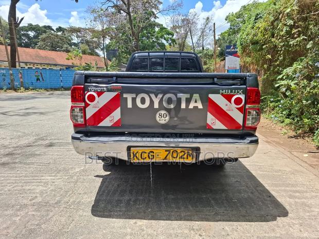 Toyota Hilux 2015 Gray