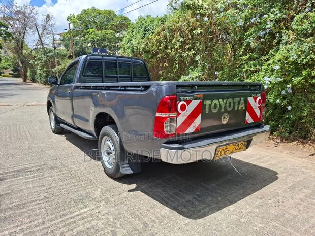 Toyota Hilux 2015 Gray