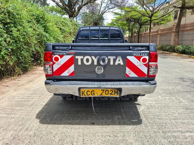 Toyota Hilux 2015 Gray
