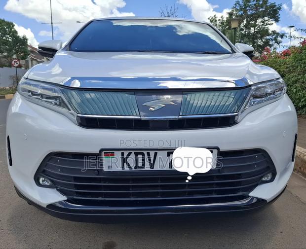 Toyota Harrier 2.0 2018 White