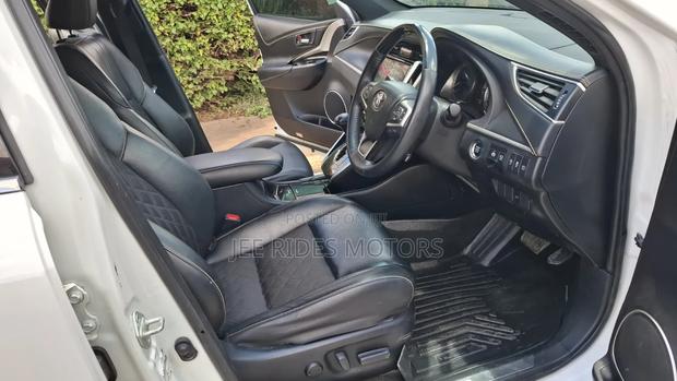 Toyota Harrier 2.0 2018 White