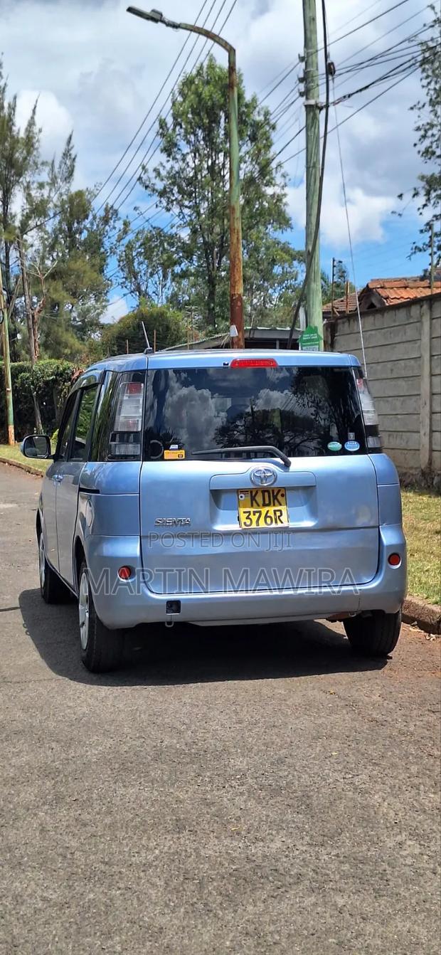 Toyota Sienta 2015 Blue