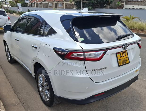 Toyota Harrier 2.0 2018 White