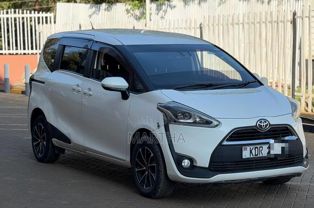 Toyota Sienta 2019 White