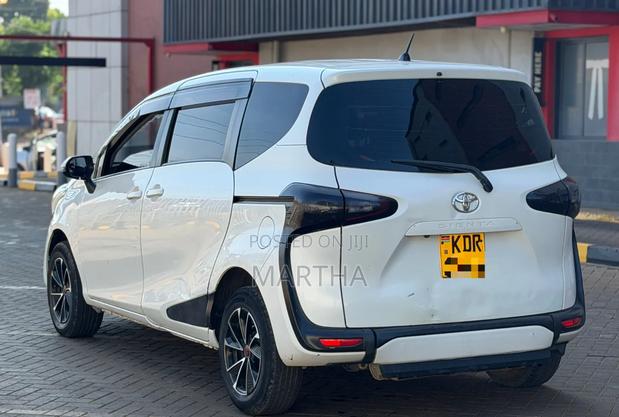 Toyota Sienta 2019 White