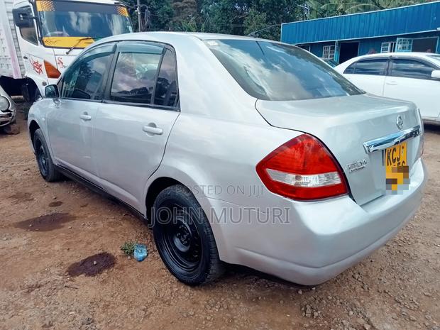 Nissan Tiida 2009 Silver