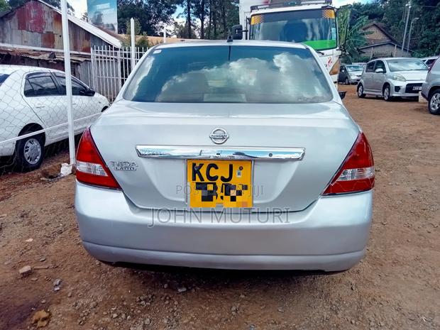Nissan Tiida 2009 Silver