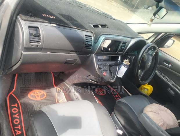 Toyota Wish 2005 Gray