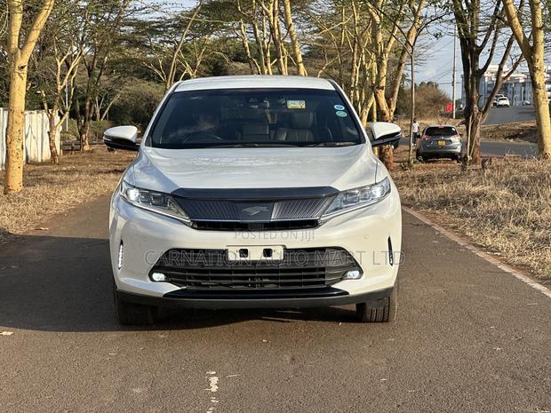 Toyota Harrier 2.0 4WD 2019 White