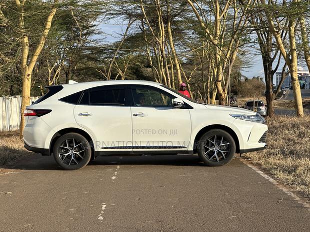 Toyota Harrier 2.0 4WD 2019 White