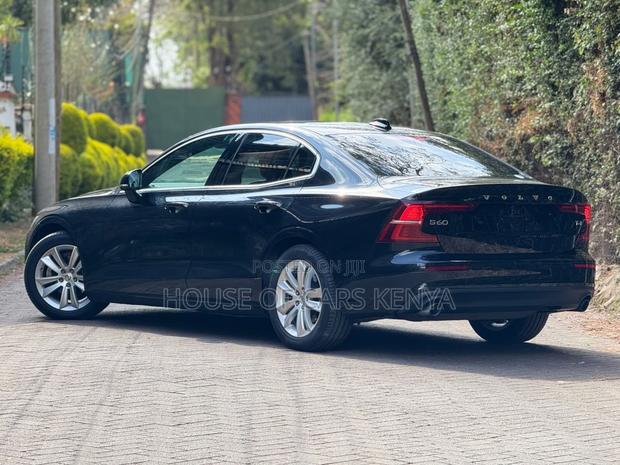 Volvo S60 T4 Momentum 2020 Black