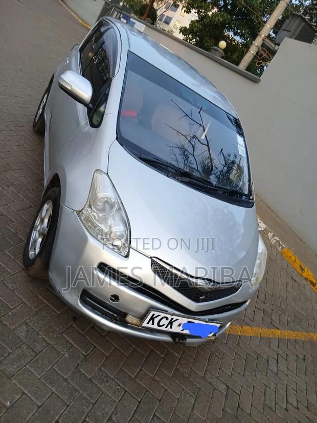 Toyota Ractis 2011 Silver