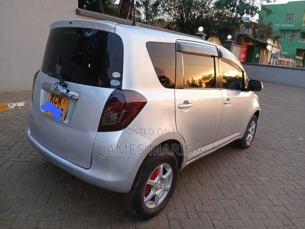 Toyota Ractis 2011 Silver