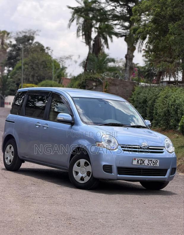 Toyota Sienta 2014 Blue