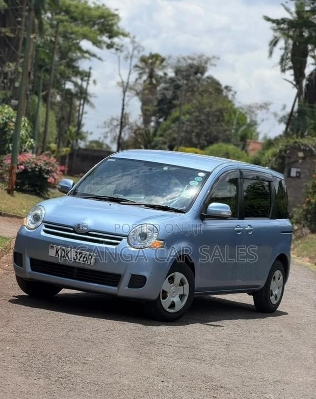 Toyota Sienta 2014 Blue