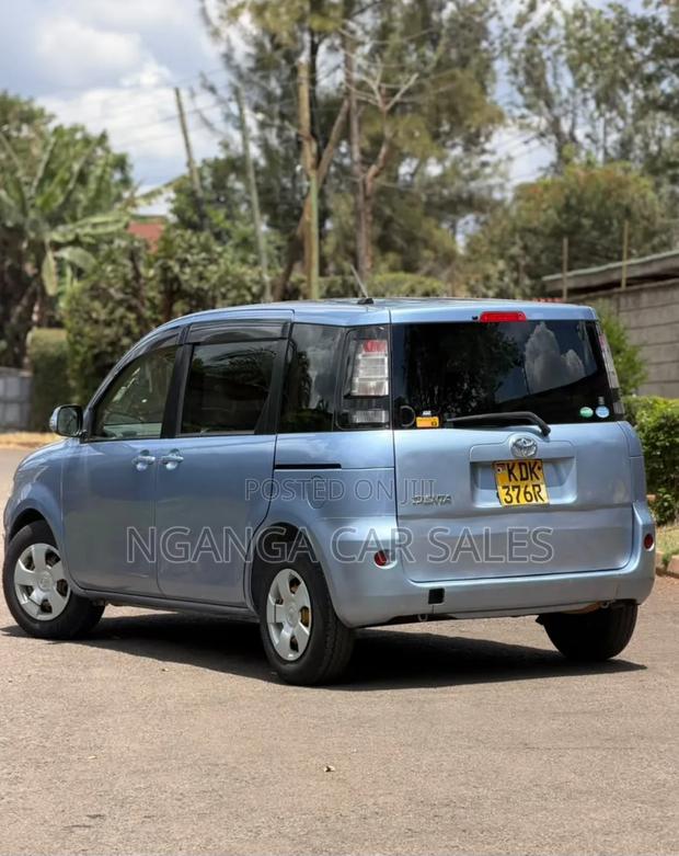 Toyota Sienta 2014 Blue