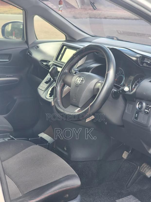 Toyota Wish 2012 Silver