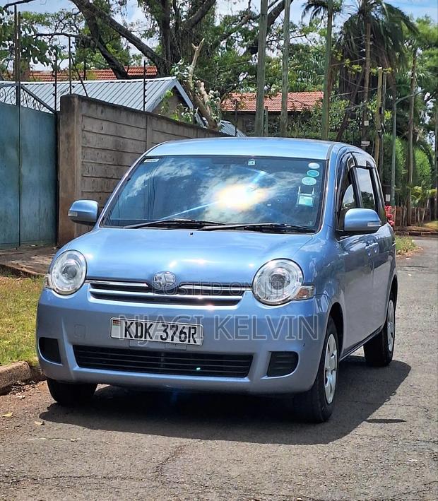 Toyota Sienta 2015 Blue