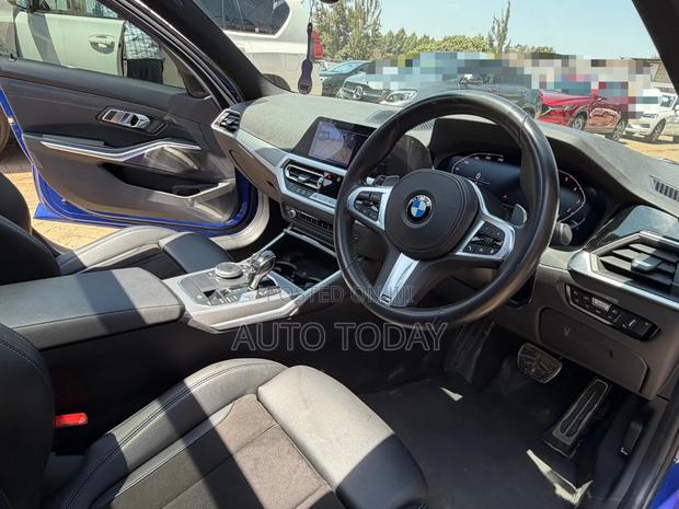 BMW 320i Sedan RWD 2019 Blue