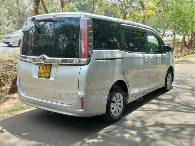 Toyota Noah 2.0 FWD (8 Seater) 2018 Silver
