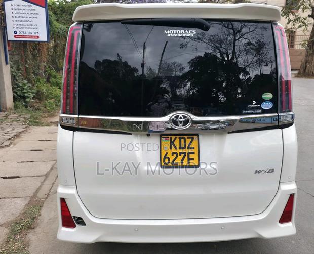 Toyota Noah 2019 White