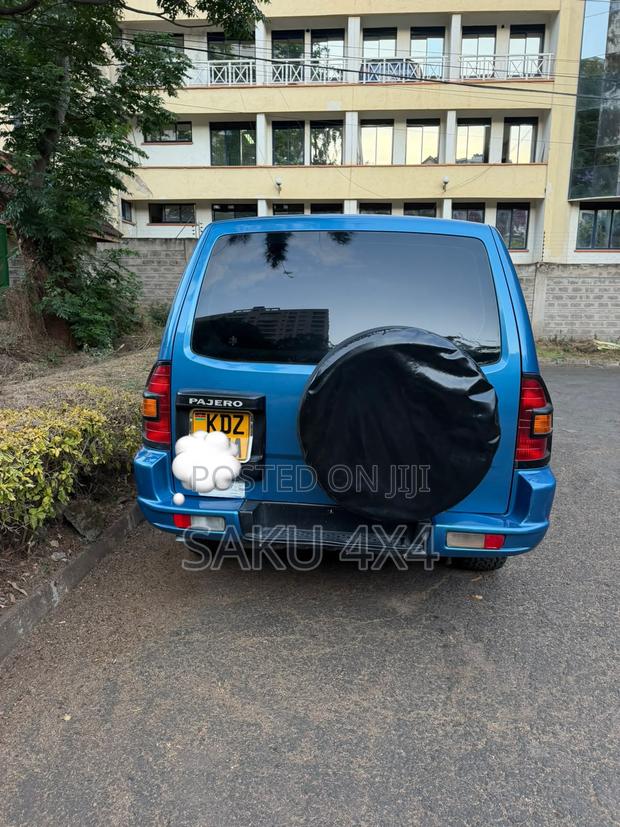 Mitsubishi Pajero 2002 Blue