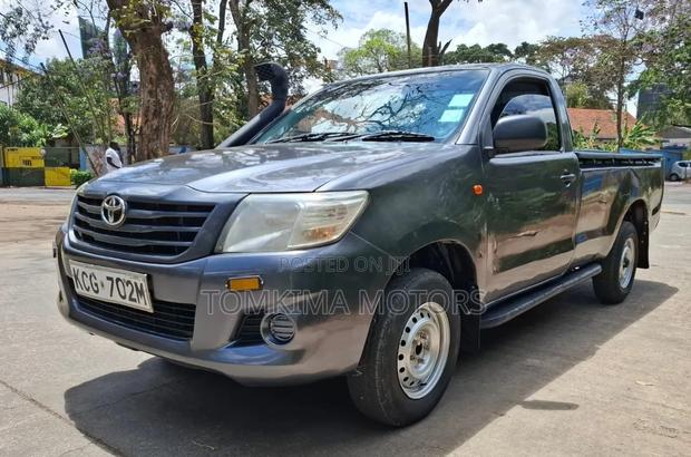 Toyota Hilux 2014 Gray