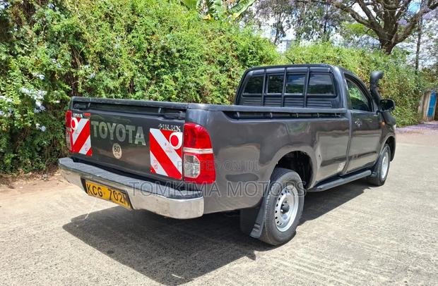 Toyota Hilux 2014 Gray