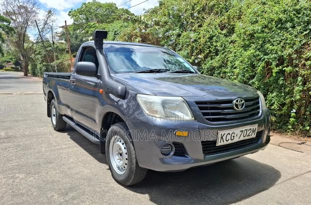 Toyota Hilux 2014 Gray