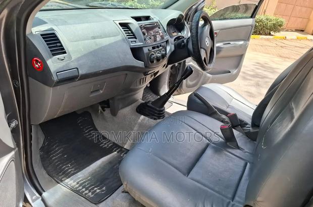 Toyota Hilux 2014 Gray