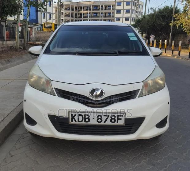 Toyota Vitz 1.0 FWD 5dr 2014 White