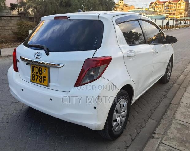 Toyota Vitz 1.0 FWD 5dr 2014 White