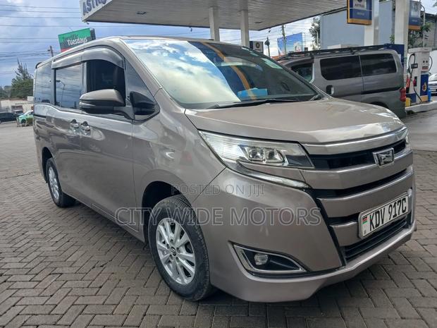 Toyota Noah 2.0 AWD (8 Seater) 2018 Gold