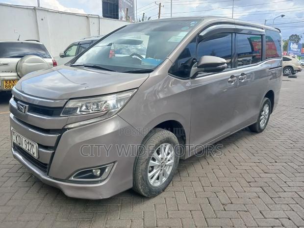 Toyota Noah 2.0 AWD (8 Seater) 2018 Gold