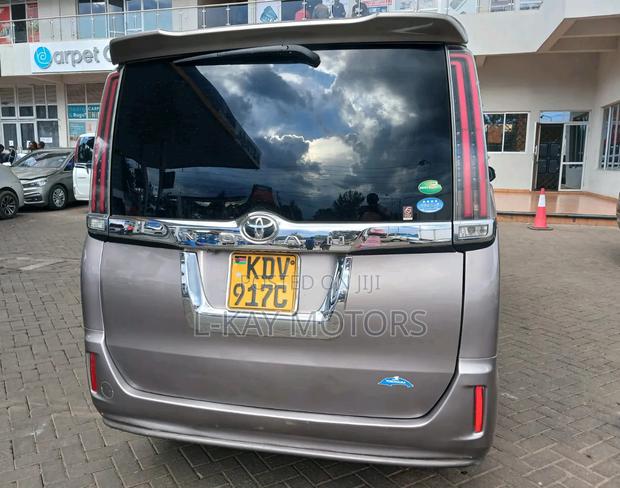 Toyota Noah 2018 Gray