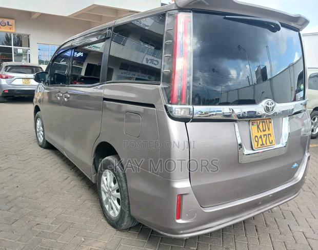 Toyota Noah 2018 Gray