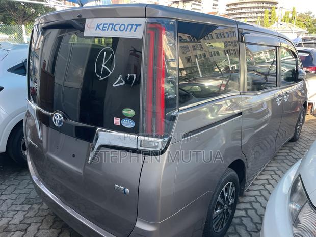 Toyota Esquire 1.8 FWD Hybrid (7 seater) 2019 Gray