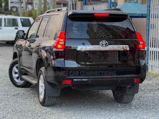 Toyota Land Cruiser Prado 2.8 2022 Black